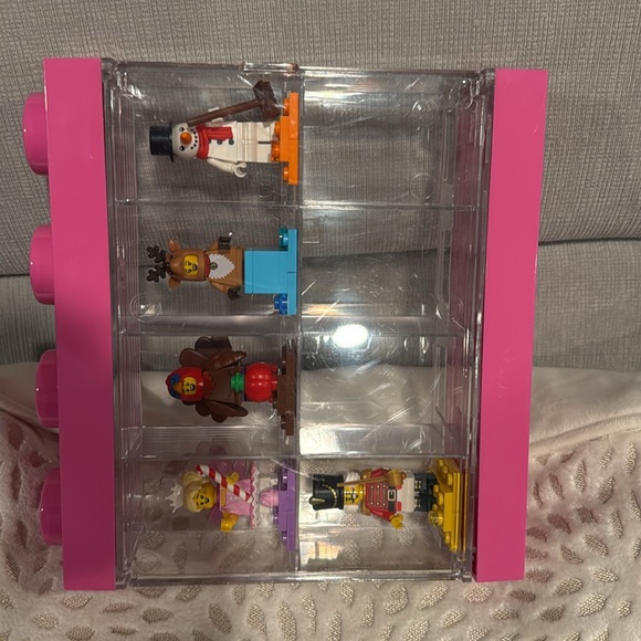 Lego Holiday Figures and Display Case - Picture 6 of 7